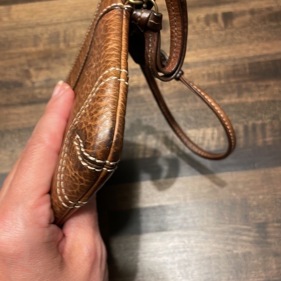 Vintage authentic Coach mini leather wristlet - Picture 6 of 10